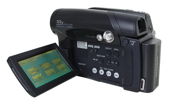 Цифровая видеокамера Samsung VP-DC165WBi